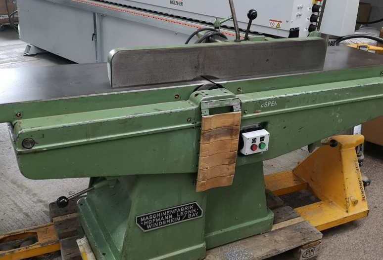 Prüfung der Betriebssicherheit der Holzbearbeitungsmaschine